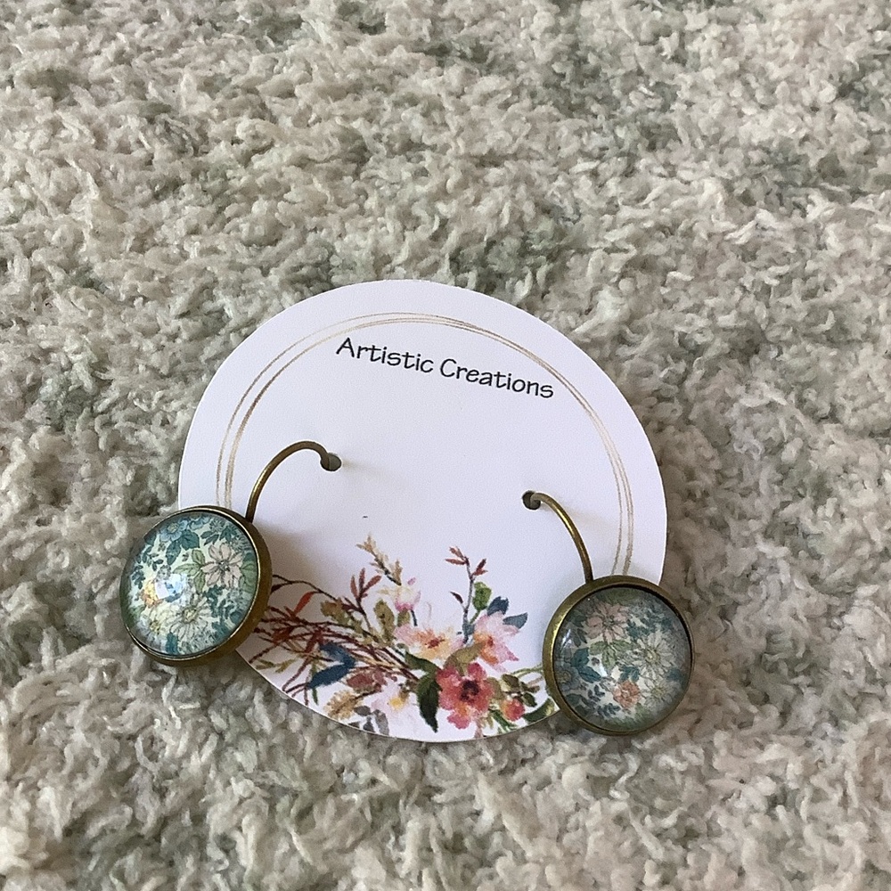 Artistic Creations Floral Glass Cabachon pierced  Earrings NWT handcrafted .50”